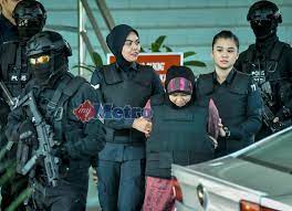 Kim jong nam meninggal setelah wajahnya diolesi racun saraf terlarang ketika menunggu di bandara. Nasib Tertuduh Kes Bunuh Kim Jong Nam Diketahui Esok