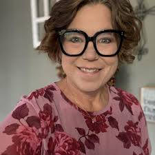 Do I need to book Aruba tours in advance or wait?