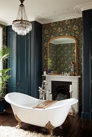 Les Imprimes Fleuris Ne Sont Plus Si Kitsch Mariekke Deco Salle De Bain Decoration Salle De Bain Salle De Bain Victorienne