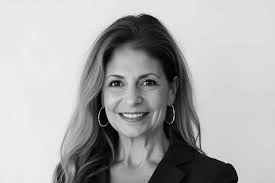 Best Business Travel Tips: Flight-Tracking Apps, AirTags, and Packing Light 