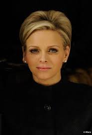 Das bild wurde noch nicht geladen. Pin By Franca Steenkamp On Charlene Princess Charlene Charlene Of Monaco Short Hair Styles