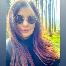 Ellen Lundy's Instagram, Twitter & Facebook