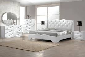 Best Master Madrid 4 Pc Madrid White Lacquer Finish Wood Modern Style Queen Bed Set Queen Sized Bedroom Sets Modern King Bedroom Sets King Bedroom Sets