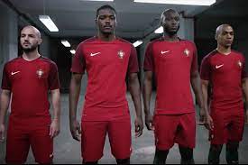 Regresso da seleção com escolta da força aérea. Video Do Equipamento De Portugal Para O Euro2016 Selecao Nacional Sapo Desporto