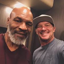 Slightly Stoopid, yeni bir fotoğraf ekledi.