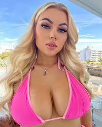 Amirah Leia - Free sexy pics, galleries & more at Babepedia