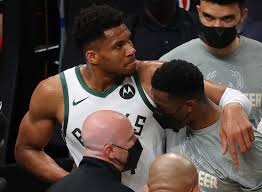 In a critical game 5, antetokounmpo once again came up big for milwaukee, . Nba Giannis Knee Injury Puts Bucks Season In Danger