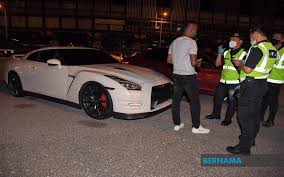Kami mempunyai senarai yang terbesar. Bernama Nissan Skyline Disita Miliki Cukai Jalan Palsu