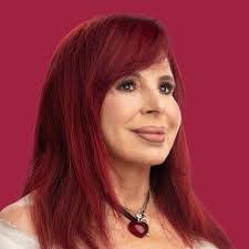 Laura Damian's Instagram, Twitter & Facebook