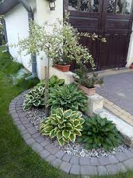 70 Cool And Beautiful Front Yard Landscaping Ideas Small Front Yard Landscaping Front Yard Garden Front Yard Landscaping