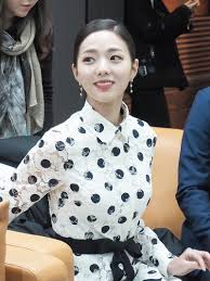 채수빈 로봇과 인간 1인 2역으로 돌아온 채수빈님을 만나보아요 네이버 포스트 女優 美