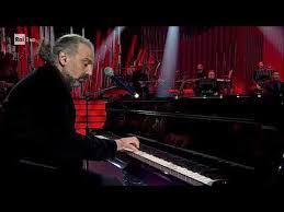 Guarda cosa ha scoperto frida leone (fleone0535) su pinterest, la raccolta di idee più grande del mondo. Chi E Stefano Bollani Il Pianista Di Que Bom E Napoli Trip