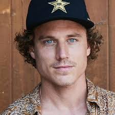 Andy Veith's Instagram, Twitter & Facebook