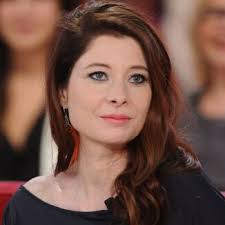 Si hélène, elle est âgée de 42 ans, le chanteur julien, lui en a 71, soit 29 ans de plus que son épouse. Julien Clerc Qui Est Sa Femme Helene Gremillon Femme Actuelle Le Mag