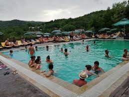 Incantat de ce am vazut pe pagina lor de internet si la recomandarea unui prieten, am plecat la faimoasa vila casa cu tei din sarata monteoru, judetul buzau. Vila Casa Cu Tei Din SÄrata Monteoru Socatour