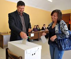 Érdekes, naprakész információkkal a térségben végzett munkájáról. Index Belfold Elet Halal Ura Volt Most A Vadlottak Padja Fenyegeti A Fidesz Nagy Feher Fonoket