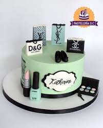 Ya entrados en el tema de las graduaciones y para que no se te pase ningún detalle te quiero compartir unas increíbles ideas que encontré de diseños super padres y originales para fiestas de graduación, espero que te gusten. Precios Pasteleria D C