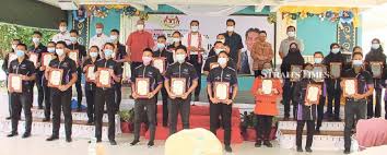 Bahasa prestasi (tidak terdapat di website) ekstrakurikuler (tidak terdapat pada website) kompetensi keahlian / jurusan dan akreditasi : No Students In Sabah Left Behind