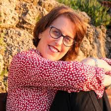 Lynne Meredith's Instagram, Twitter & Facebook