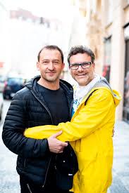 Film ponese stejný název, natáčení začne na podzim letošního roku a do kin film vstoupí na konci roku 2020. Prvni Zabery Z Filmu Prvok Sampon Tecka A Karel Cinemahouse Cz