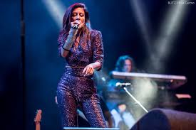 Nos últimos espetáculos antes da partida de ana moura para a digressão internacional, o coliseu do porto foi a imagem de um país rendido ao fado. Blitz Ana Moura Esta Na Australia Para Primeiro Concerto De Sempre Na Sydney Opera House