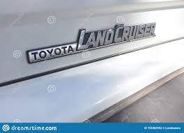 Versiones del catálogo vigente, información tecnica, equipamiento, precios de venta y cotizaciones en argentina. Muestra Del Toyota Land Cruiser Y Logotipo Del Simbolo Fotografia Editorial Imagen De Muestra Fondo 153362992