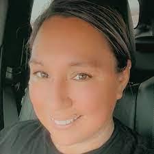 Lori Leighton's Instagram, Twitter & Facebook