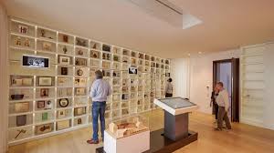 The tax raised 5.2bn euros for catholics and 4.6bn euros for protestants in 2012. Affare Tebartz Van Elst Bistum Limburg Luxus Wohnung Nun Museum Zdfheute