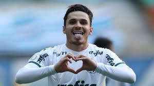 Raphael cavalcante veiga, known as raphael veiga, is a brazilian footballer who plays for palmeiras as an attacking midfielder. Raphael Veiga Vibra Com Boa Fase No Palmeiras E Agradece Luxa Ele Me Tira Da Zona De Conforto Palmeiras Ge