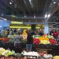 Cu o suprafață generoasă de peste 900 de metri pătrați și un look prietenos, mega image oferă cam orice produs din. Mega Image TimiÈ™oara TimiÈ™