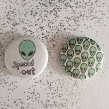 Goth aesthetic, pastel goth, grunge style, cyberpunk outfits. Buttons Via Tumblr On We Heart It Pin And Patches Pins Badge