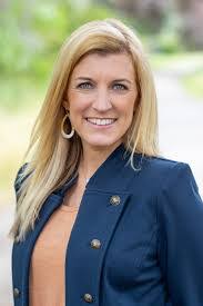 Erin Bridge's Instagram, Twitter & Facebook