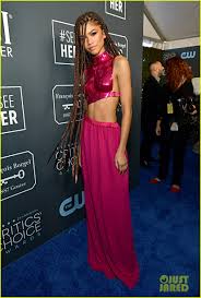 Zendaya Responds to Fan Who Asks About Her Breasts in Critics' Choice Look:  Photo 4415318 | 2020 Critics' Choice Awards, Critics' Choice Awards, Zendaya  Photos | Just Jared: Entertainment News
