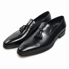 Once you've acquired your black, dark brown i'm a big fan of burgundy tassel loafers but i think oxblood would be a great choice here too. Mens Dress Shoes With Tassels Free Shipping
