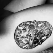 Black And White Sugar Skull Thigh Tattoo Pin By Darby Rutledge On Tattoo Piercing Skull Thigh Tattoos Sugar Skull Tattoos Thigh Tattoo