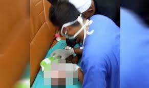 Ini 7 cara untuk melancarkan buang air besar bayi. Bayi Lelaki Bertali Pusat Ditinggalkan Di Atas Bonet Kereta