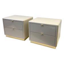 Brass accents meet a natural solid wood grain for a retro look that's sure to bring your bedroom to a new level. Pair Of Off White Lacquered And Brass Nightstands By Steve Chase At 1stdibs