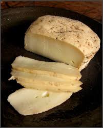 Cendrella Mozzarella Cendree Saumuree La Table De Diogene Est Ronde Fromage Fait Maison Plat A Base De Fromage Recette Artisanale