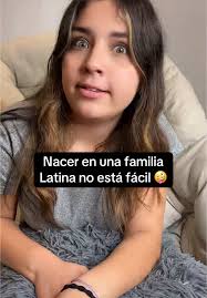 Nacer en una familia latina no es cosa fácil. Etiqueta a tu mamá  🤣🙈🤪😅😓🥴 #humor #comedy #latinosenusa #videosgraciosos #familialatina  #chiste #fyp #viral #humortiktok #humorista @✨Flavi✨