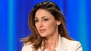 She lives with the singer gigi anna tatangelo was born in sora, in the province of frosinone. Anna Tatangelo Eta