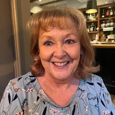 I'm looking for a decent hairdresser that can do a balayage this week or  next please ☺️ Not extortionate prices 🙂 ￼