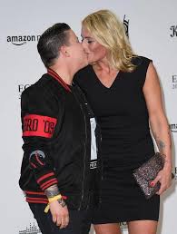 Kerstin ott is a german singer, songwriter, guitarist and dj. Kerstin Ott Familien Gluck Mit Frau Karolina