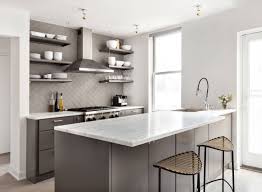 Agar ruang dapur kecil dirumah dapat digunakan secara maksimal, penentuan model meja dapur dan penggunaan kitchen set dapat dipertimbangkan. Jadi Favorit Para Ibu Intip 7 Desain Dapur Minimalis Type 36