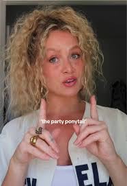 Simple is chic #hairstyle #hairturtorial #hairstyles #hairhowto