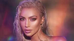 Terungkap pesan rahasia di balik 11 kostum Halloween Kim Kardashian