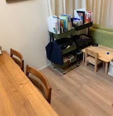 ランドセルと保育園バッグ置き場は可動式ワゴンに決定 リビング学習用品もひとまとめ 自分だけの場所 ココハレスイッチ リビング 学習 リビング インテリア 収納