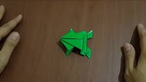 Sediakan kertas origami yang berukuran agak sedikit lebih besar atau tanggung, hal ini bertujuan agar mudah dalam melipatnya nanti. Cara Membuat Origami Hewan Kodok Dengan Mudah Youtube