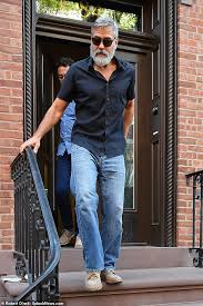 George clooney • джордж клуни запись закреплена. George Clooney Rocks A Casual Look While Returning To His New York City Apartment Daily Mail Online