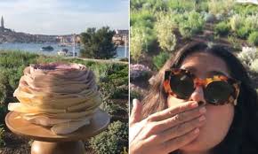 Последние твиты от salma hayek (@salmahayek). Video Salma Hayek Celebrates 10 Million Instagram Followers With Special Flower Cake In Rovinj Croatia Week