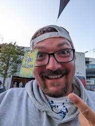 Erika Renfro's Instagram, Twitter & Facebook